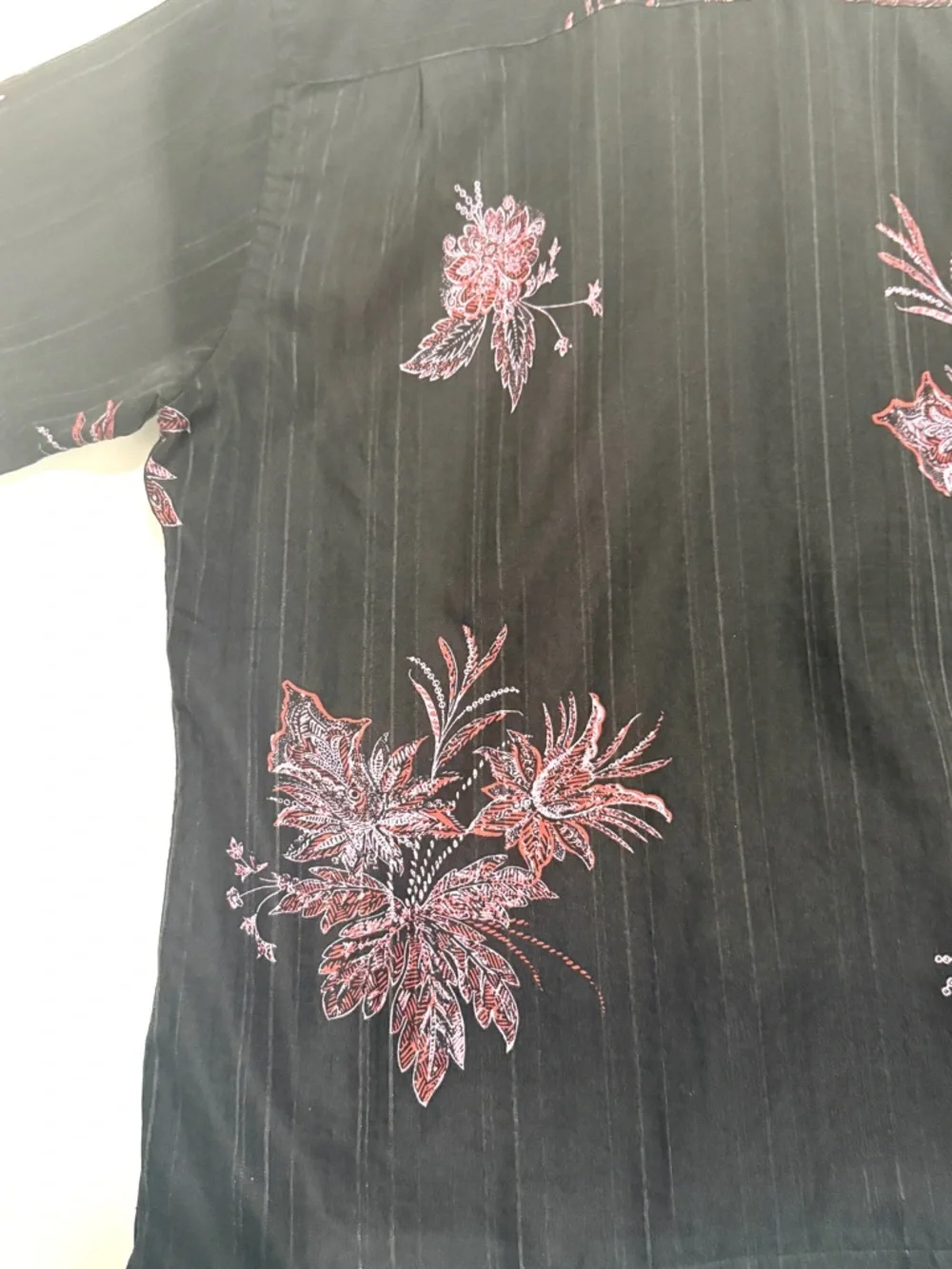Van Heusen Black Short-Sleeve Button-Down Shirt with Floral Print, size XL